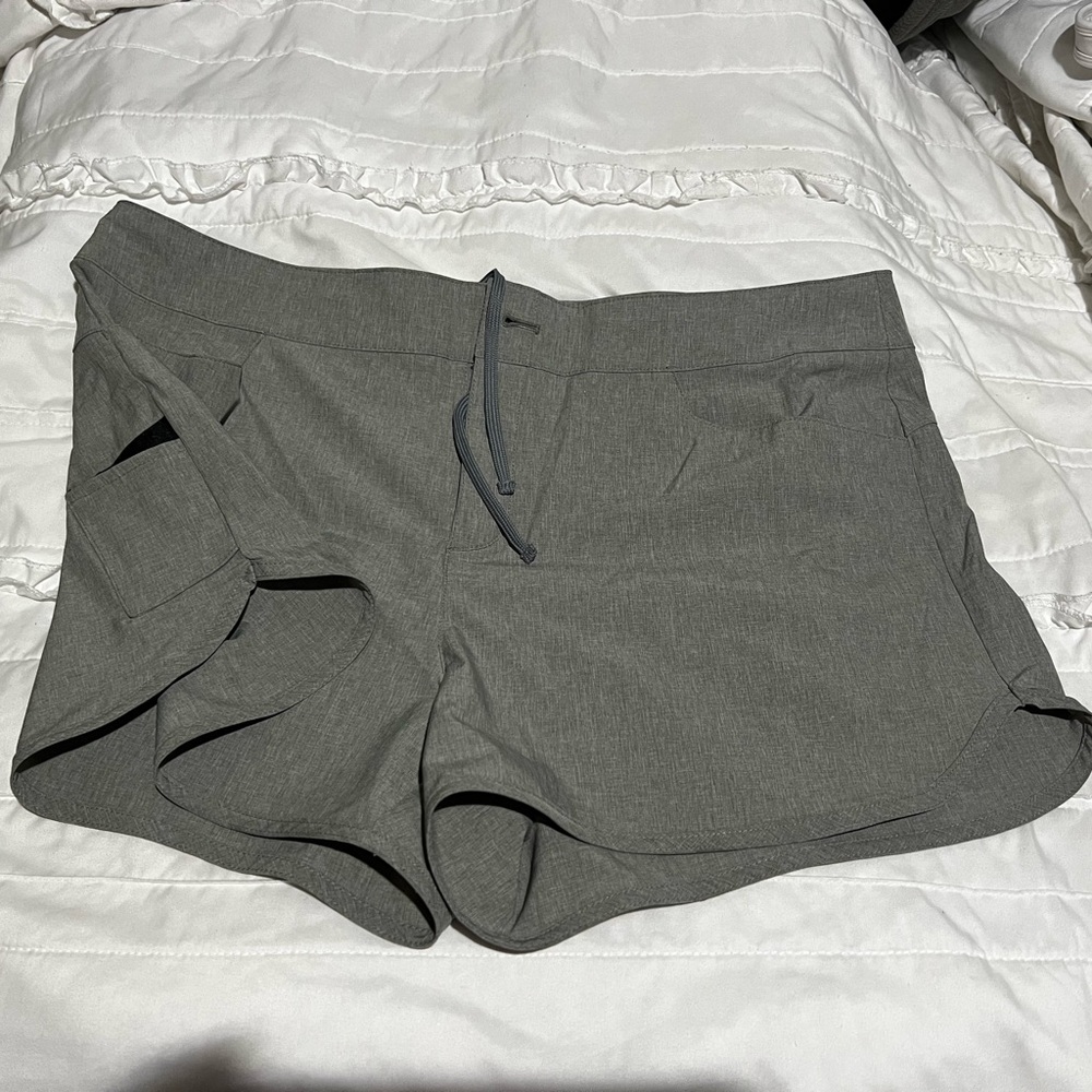 Magellan Pro Angler Gray Shorts Size XL.